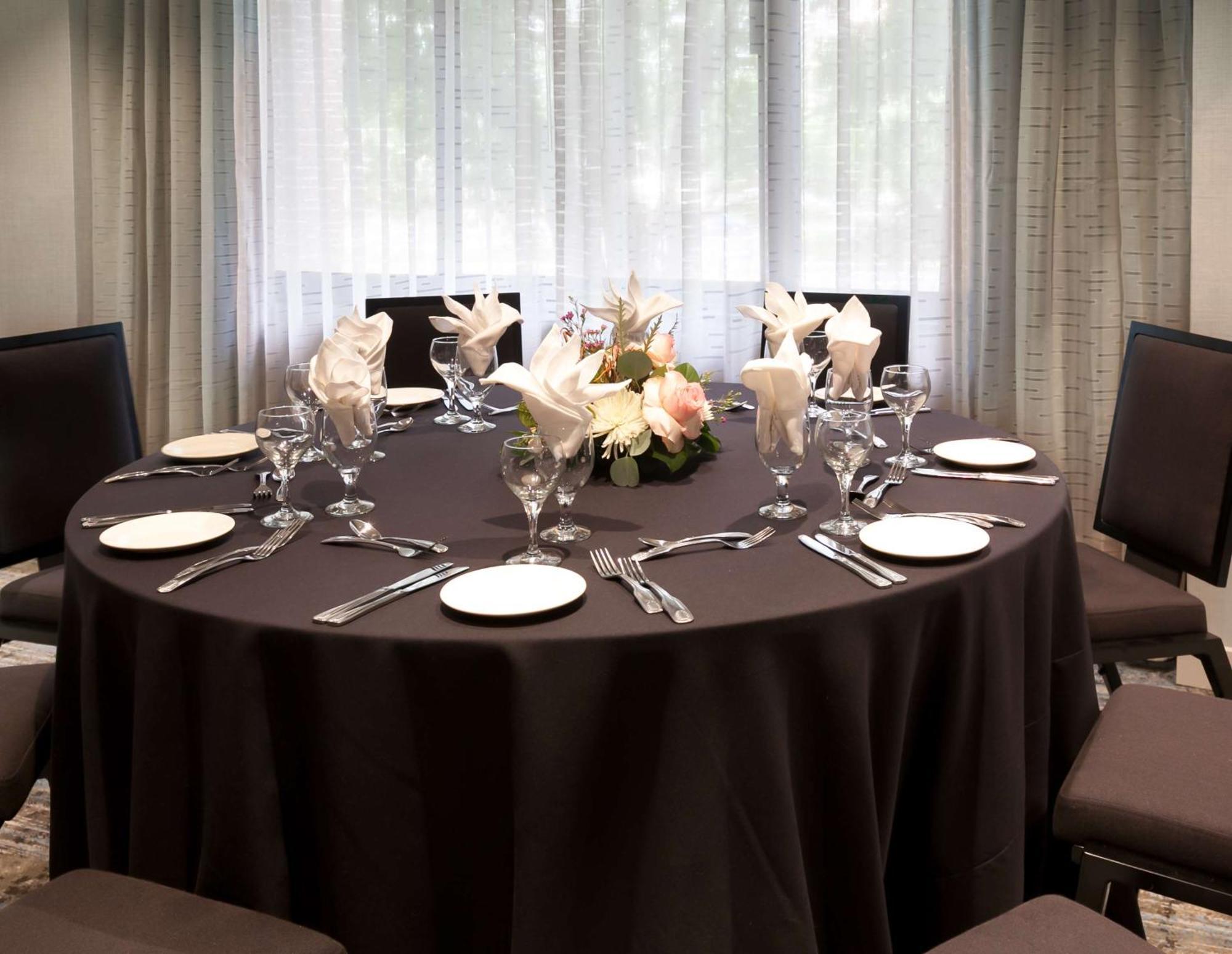 Doubletree By Hilton Hotel & Suites Houston By The Galleria Екстер'єр фото