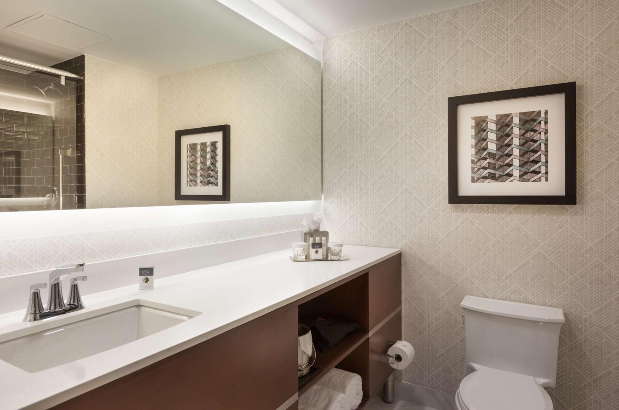 Doubletree By Hilton Hotel & Suites Houston By The Galleria Екстер'єр фото